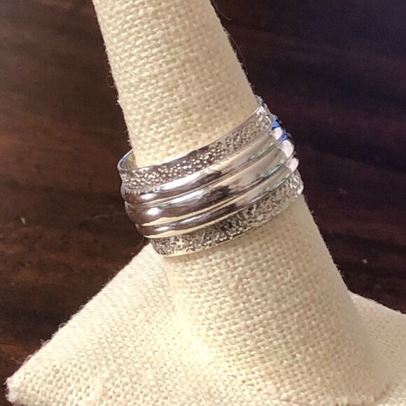 Sterling Silver Stacked Cigar Band Ring w. Sterling & Texturized Finish Sz 8-1/2 - Picture 7 of 7